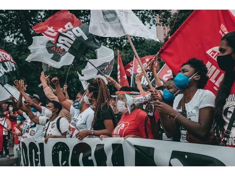 018 displays of flags and symbolic colors banner